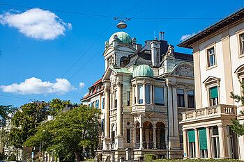 Zu sehen sind historische Gebäude im Stadtteil Schwabing