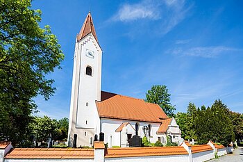 Zu sehen ist eine Kirche in Eching