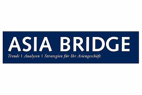 Zu sehen ist das Asia Bridge Logo mit Unterüberschrift Trends, Analysen, Strategien für Ihr Asiengeschäft