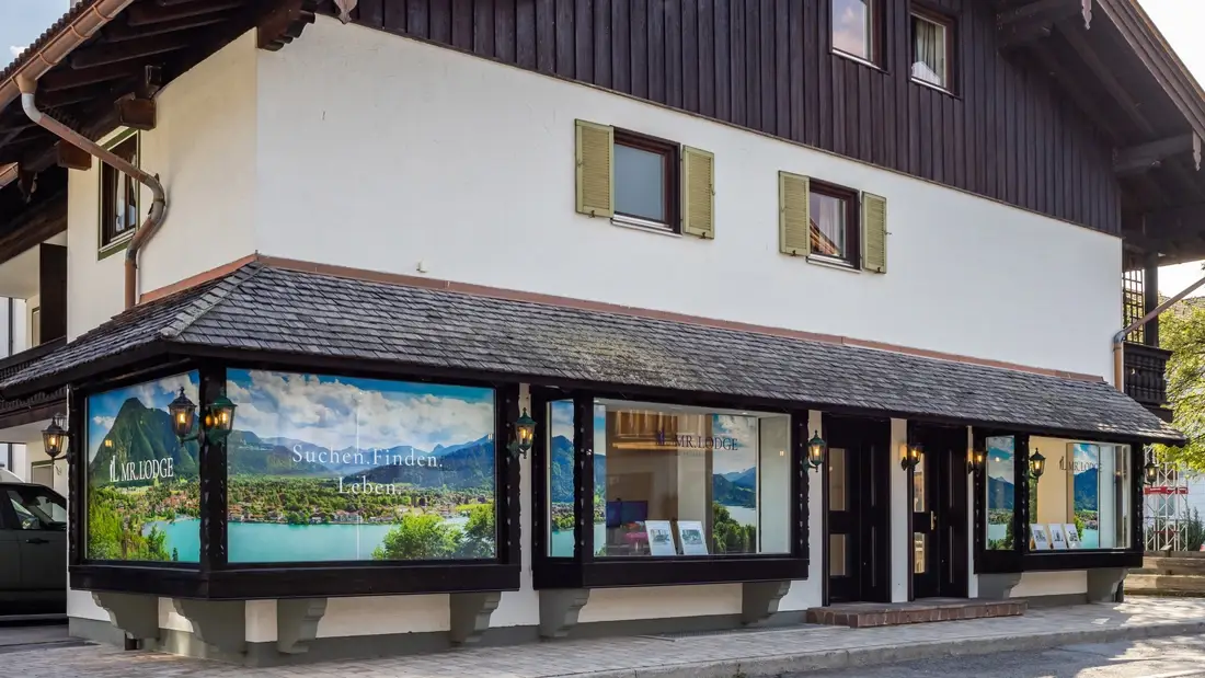 Außenansicht der Mr. Lodge Filiale in Rottach-Egern